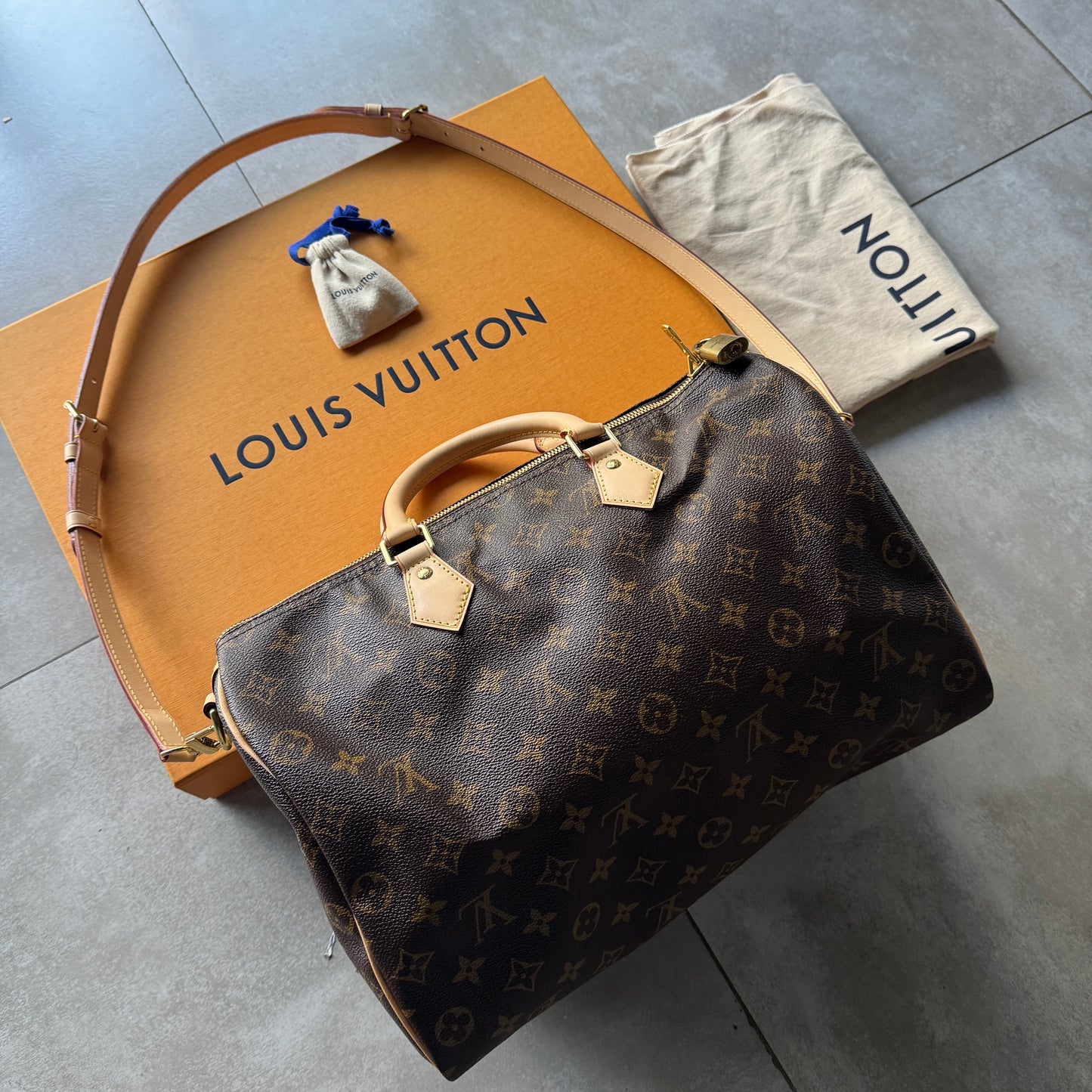 Louis Vuitton Speedy 35