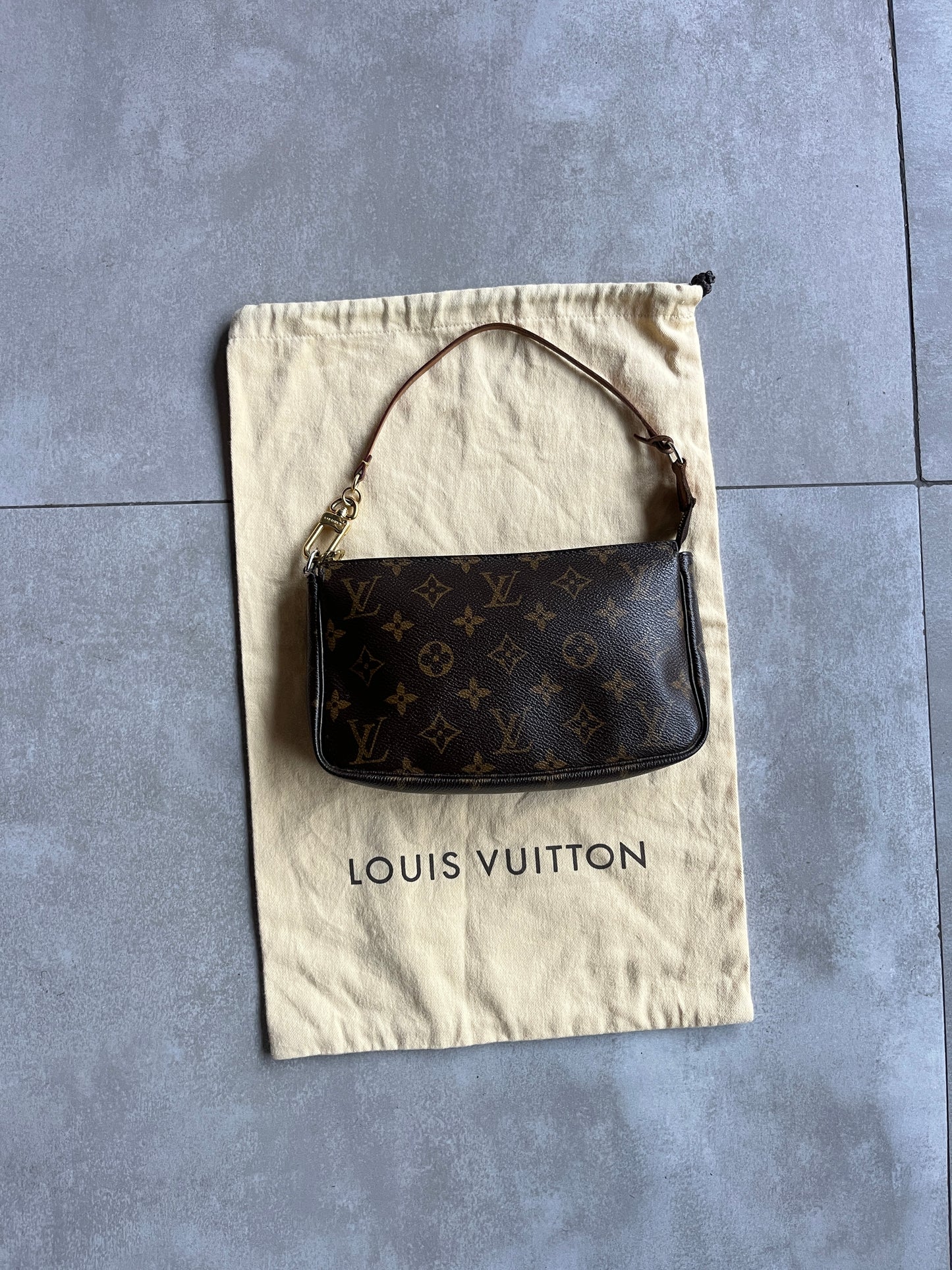 Louis Vuitton Pochette